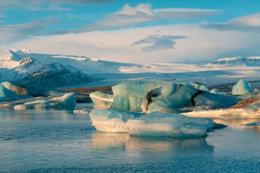 İzlanda 'da kışın adanın en büyük buzulu inanılmaz doğal manzara..