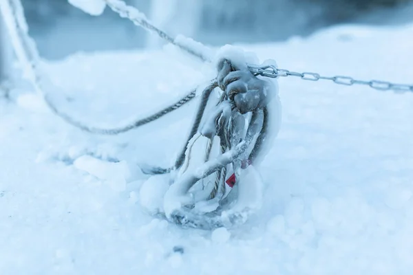 Corda Congelada Inverno Enormes Ciclos Perto — Fotografia de Stock