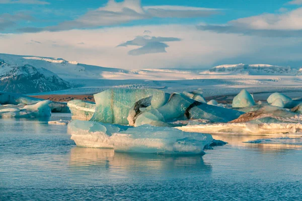 İzlanda 'da kışın adanın en büyük buzulu inanılmaz doğal manzara..