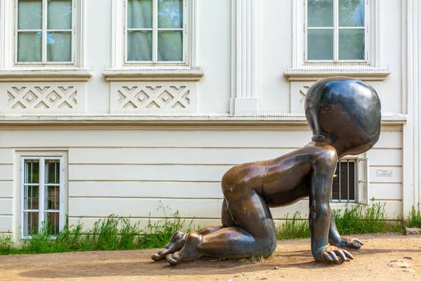 Statue Das Krabbelnde Baby Verworrene Seltsame Kunst Prag Prag Tschechien — Stockfoto