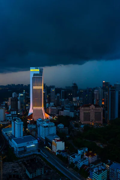 Construindo Arranha Céus Maybank Pôr Sol Nuvens Chuva Vistas Lindas — Fotografia de Stock