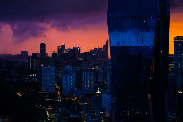 Günbatımında 117 Inşaat Gökdeleninin Altındaki Şık Bir Bina Kuala Lumpur — Stok fotoğraf