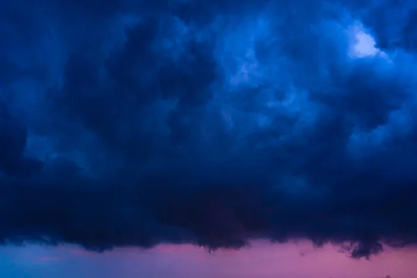 Burzliwe Nocne Niebo Ogromna Chmura Deszczu — Zdjęcie stockowe