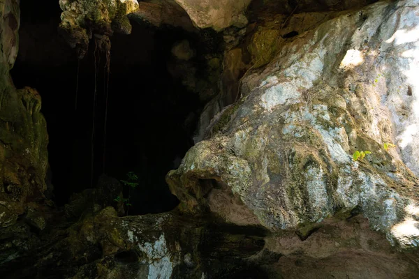 Escursione Alla Grotta Antiche Stalattiti Rupestri Stalagmiti — Foto Stock