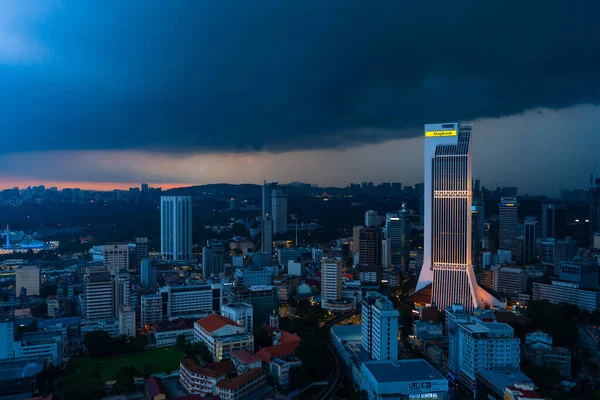 비구름에 마천루 쿠알라룸푸르의 아름다운 Kuala Lumpur Malaysia 2020 — 스톡 사진