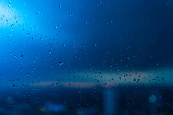 Regentropfen Auf Einem Fenster Mit Blick Auf Die Abendstadt Nachtregen — Stockfoto