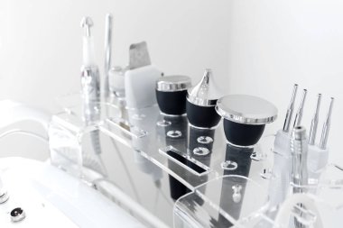 Cilt bakımı için kozmetolojik bir birleşim için bir takım ipuçları.