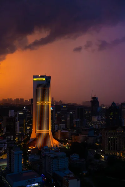 Construindo Arranha Céus Maybank Pôr Sol Nuvens Chuva Vistas Lindas — Fotografia de Stock