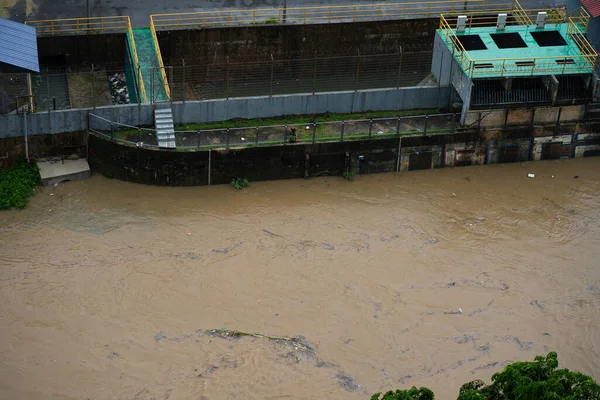 Canal Del Río Una Gran Ciudad Las Aguas Residuales Después —  Fotos de Stock