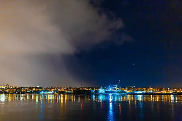 Foto Notturna Della Spiaggia Reykjavik Luci Lungomare — Foto Stock