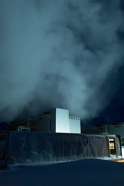 Vista Noturna Construção Usina Térmica Uma Fonte Termal Indústria Islandesa — Fotografia de Stock