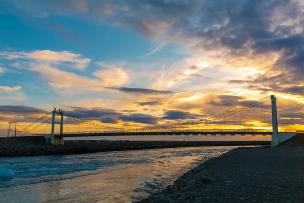 Jokulsarlon Buzul Göl Köprüsü İzlanda 'da altın saat.