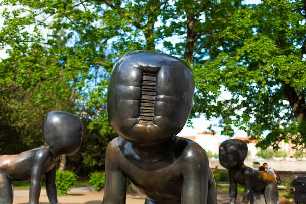 Statue Das Krabbelnde Baby Verworrene Seltsame Kunst Prag Prag Tschechien — Stockfoto