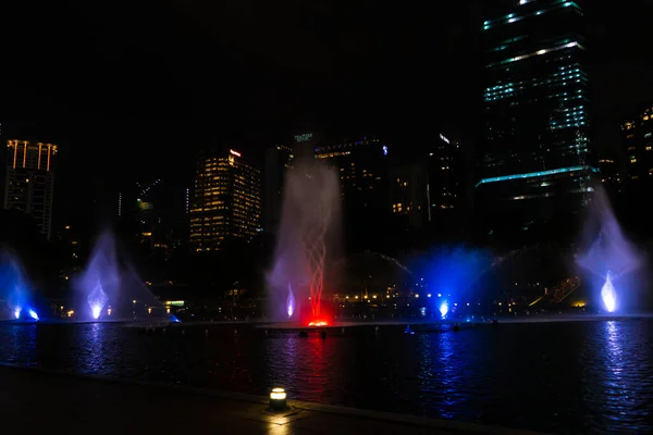 Night View Dancing Multi Colored Fountains Show Singing Fountains Kuala — Stockfoto