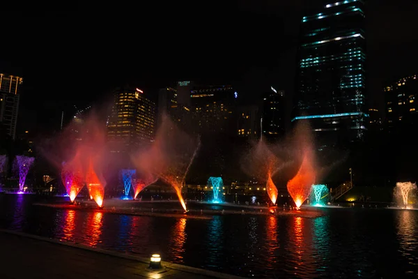 Night View Dancing Multi Colored Fountains Show Singing Fountains Kuala — Stockfoto