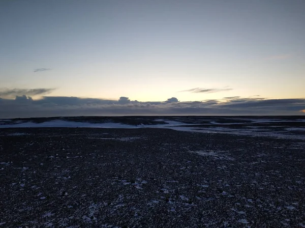 Téli Táj Elhagyatott Sétaút Egy Mezőn Keresztül Icelandi Tengerpartra Hatalmas — Stock Fotó
