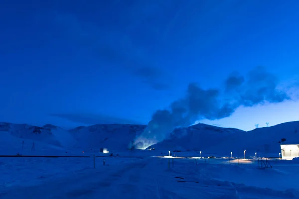 Vista Noturna Construção Usina Térmica Uma Fonte Termal Indústria Islandesa — Fotografia de Stock