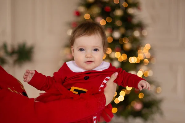 Bebê Natal Traje Santa Perto Árvore Natal Feliz Natal Feliz — Fotografia de Stock