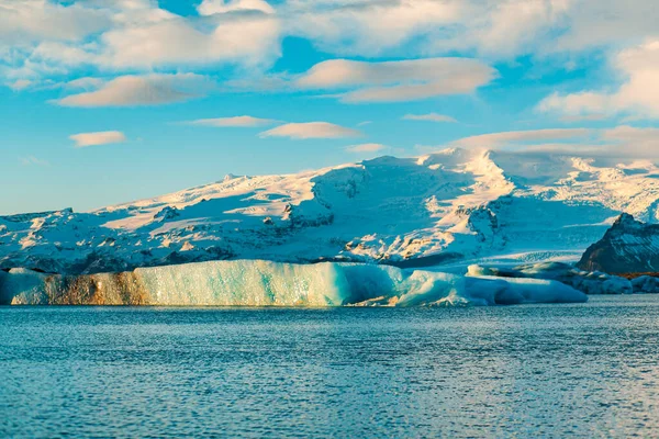 冬のアイスランドで信じられないほどの自然の風景最大の氷河 — ストック写真