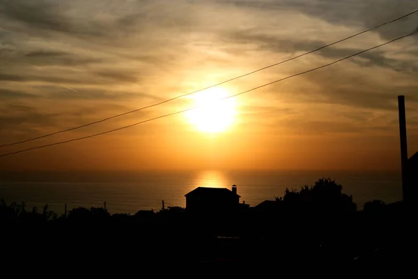 Pôr Sol Sobre Aldeia Junto Mar — Fotografia de Stock