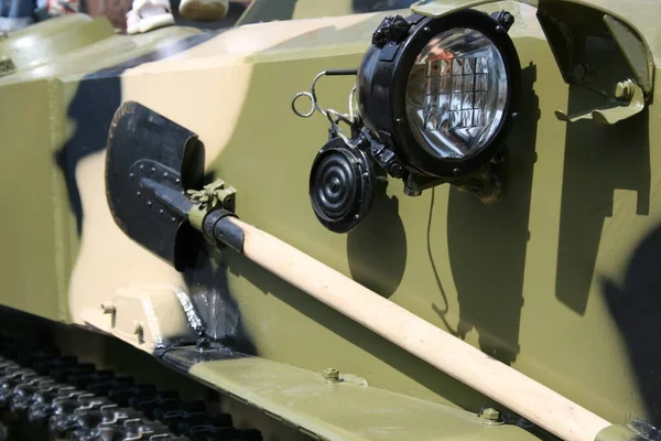 Militair Transport Een Militaire Vrachtwagen Geschilderd Camouflage Met Een Schop — Stockfoto
