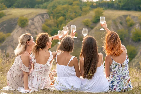 Shoot Back Company Gorgeous Female Friends Having Fun Cheers Drink — Stock Photo, Image