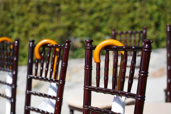Stuhlreihen Für Gäste Einer Hochzeitszeremonie Unter Freiem Himmel — Stockfoto