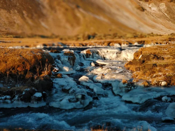 Paisagem Montanha Tirar Fôlego Islândia Inverno Rio Com Uma Cachoeira — Fotografia de Stock