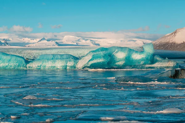 冬のアイスランドで信じられないほどの自然の風景最大の氷河 — ストック写真