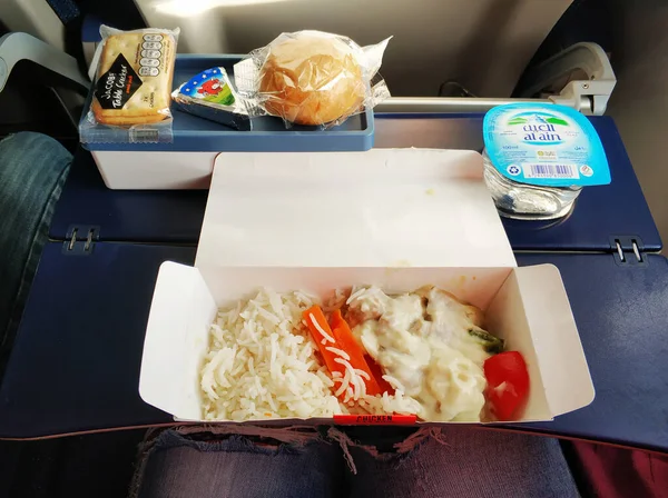 Conjunto Pratos Almoço Para Passageiro Flydubai Comida Avião Dubai Eau — Fotografia de Stock