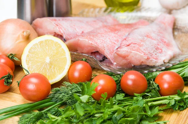 Filetes de robalo frescos e cortar e limpar — Fotografia de Stock