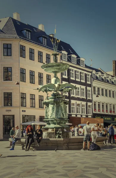 Copenhagen Dinamarca Setembro Pedestres Centro Copenhague Gammeltorv Praça Velha Fonte — Fotografia de Stock