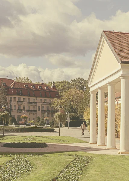 皮斯塔尼 斯洛伐克 10月 062017 皮斯塔尼温泉岛的历史建筑 它是斯洛伐克最大和最有名的温泉城 有大约3万居民 皮斯塔尼 斯洛伐克 — 图库照片