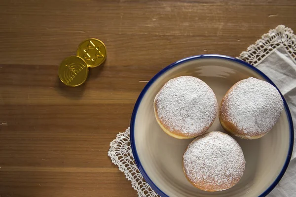 Flaches Stillleben Für Den Jüdischen Feiertag Chanukka Mit Donuts Und — Stockfoto