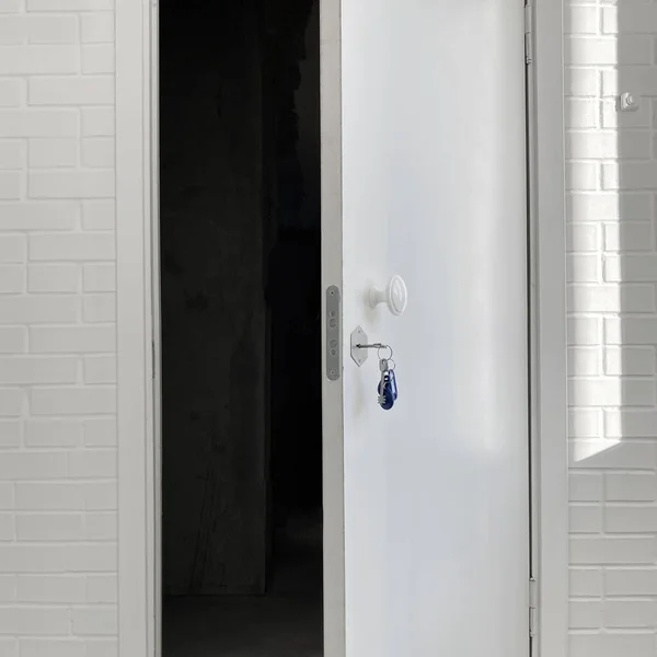 Entrance in an empty room — Stock Photo, Image