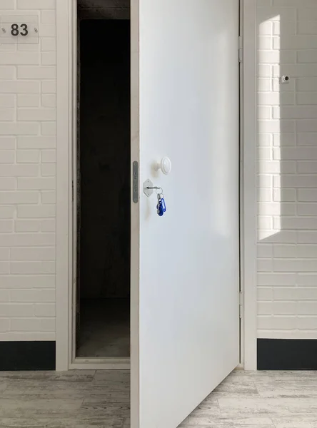 Entrance in an empty room — Stock Photo, Image