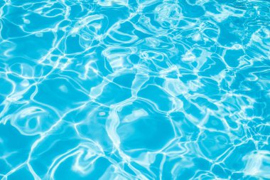 Yüzme havuzu suyu ve dalgaları olan soyut mavi arkaplan