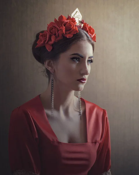 Honor Orgullo Retrato Femenino Con Vestido Medieval Rojo Corona —  Fotos de Stock