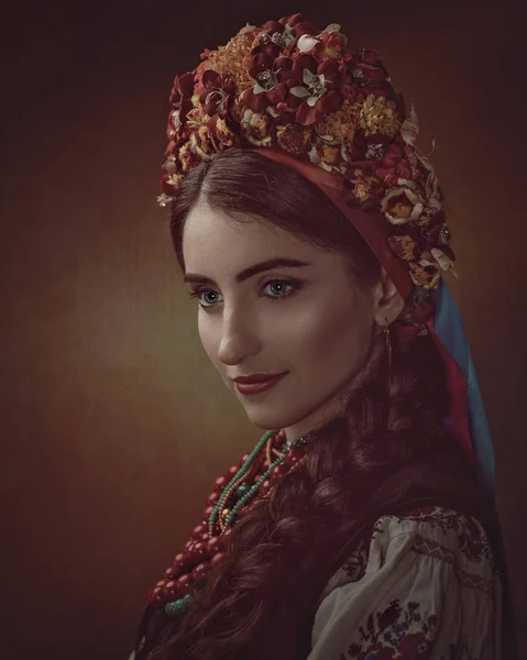 Young Woman Traditional Ukrainian Dress Crown — Stock Photo, Image