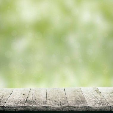 Tahta masa beyaz arkaplan üzerinde izole