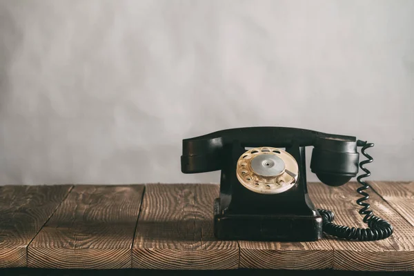 Starý telefon na dřevo — Stock fotografie