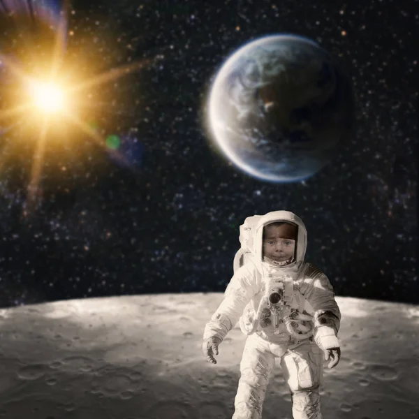 Zicht op de aarde vanaf de maan. — Stockfoto