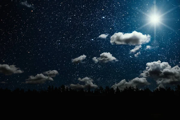 Hintergründe Nachthimmel mit Sternen und Wolken. — Stockfoto