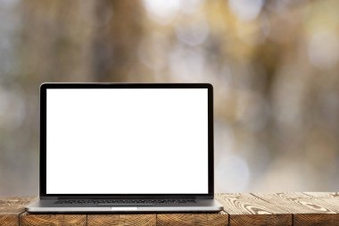 ofiste modern dizüstü