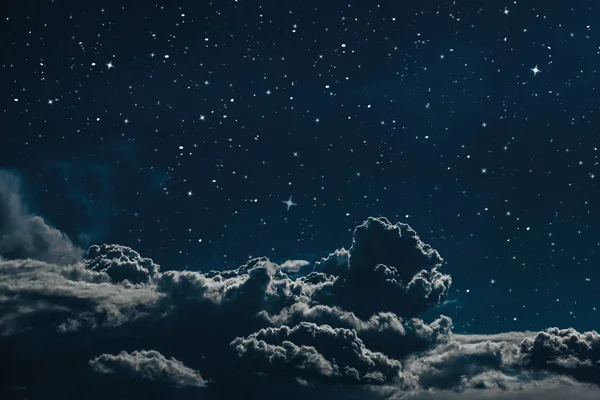 Milieux ciel nocturne avec étoiles — Photo