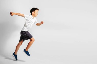 bir adam koşmak için başında