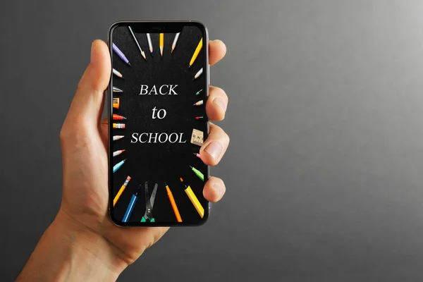 Telefono Cellulare Sullo Sfondo Grigio Pubblicità Torna Scuola — Foto Stock