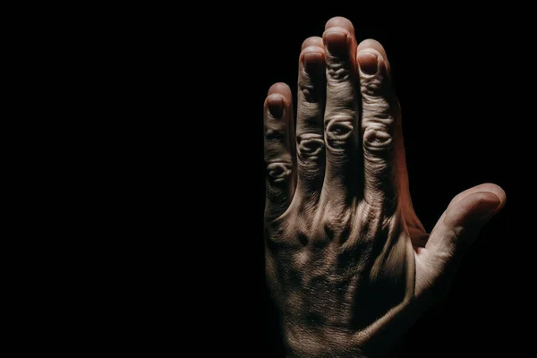 Χέρια Προσευχής Του Ανθρώπου Στο Σκοτάδι — Φωτογραφία Αρχείου