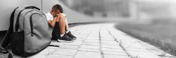 Criança Com Mochila Depressão Está Sentado Chão Não Quer Voltar — Fotografia de Stock