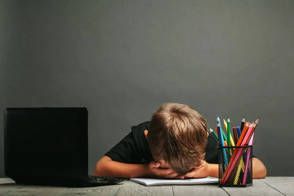 Barnet Studerar Distans Skolan Bär Astronauthjälm Tillbaka Till Skolan — Stockfoto